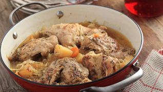 Жаркое из кролика с капустой и морковью