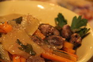 Жаркое из куриных сердец с овощами и пивом