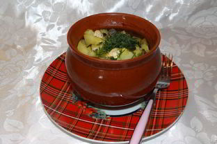 Жаркое из курицы, картошки и грибов