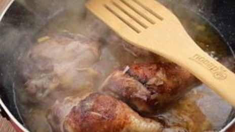 жаркое из курицы с айвой