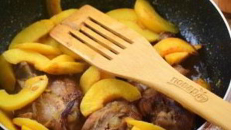 жаркое из курицы с айвой