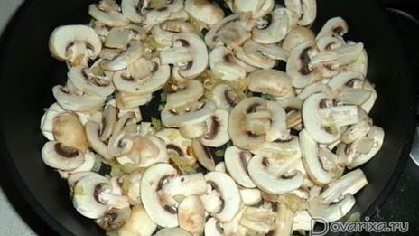 жаркое из курицы с грибами и картофелем в горшочках