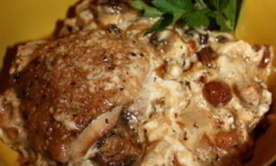 Рецепт жаркое из курицы с изюмом в горшочках