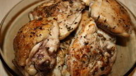 жаркое из курицы с изюмом в горшочках