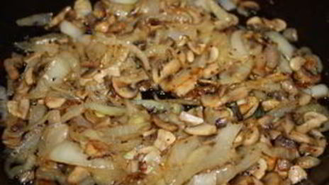 жаркое из курицы с изюмом в горшочках