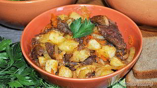 Жаркое из печени в горшочках