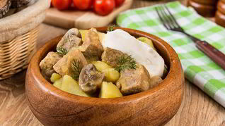 Жаркое из свинины с шампиньонами