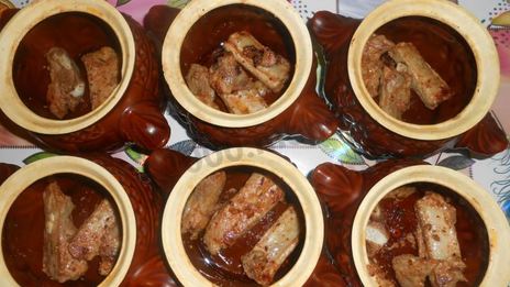 жаркое из свиных ребрышек с картошкой в горшочках