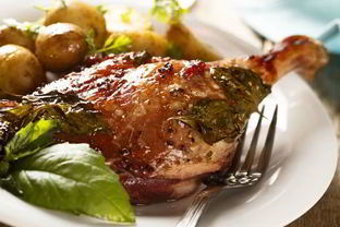 Жаркое из утки с капустой и виноградом