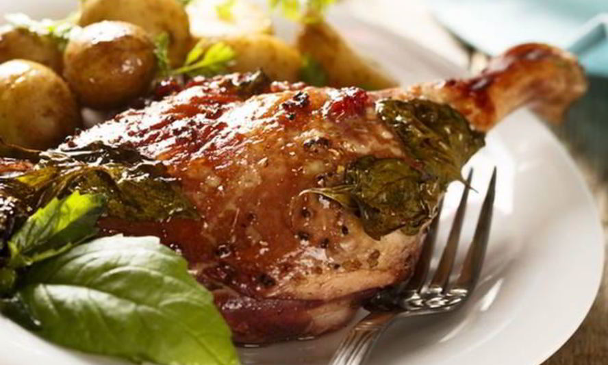 Рецепт жаркое из утки с капустой и виноградом