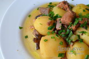 Жаркое по-домашнему с мясом и грибами