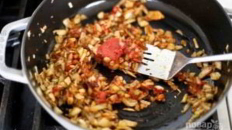 жаркое с рыбой и морепродуктами в томатном соусе