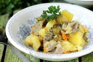 Жаркое с солеными огурцами в мультиварке