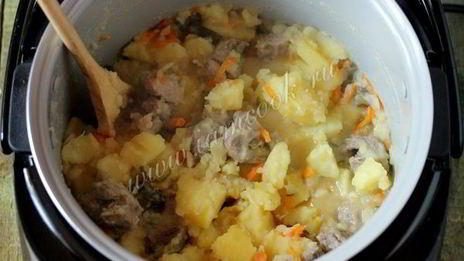 жаркое с солеными огурцами в мультиварке