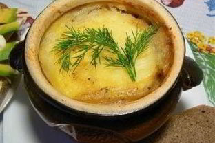 Жаркое в горшочках с картофельной крышкой