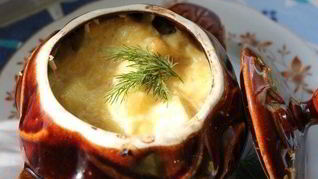 Жаркое в горшочке с сыром и зеленью