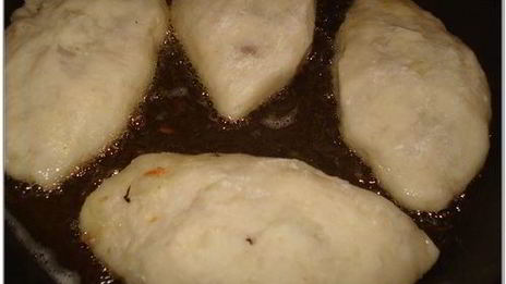 картофельные зразы и лепешки с одной начинкой