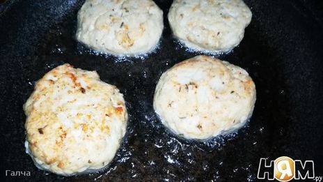 куриные зразы с сухофруктами и апельсиновым соусом