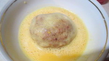 куриные зразы с яйцом и луком и шотландское яйцо