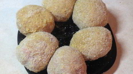 куриные зразы с яйцом и луком и шотландское яйцо