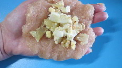 куриные зразы с яйцом и луком и шотландское яйцо