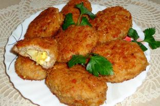 Мясные зразы с луком и яйцом