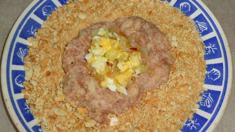 мясные зразы с луком и яйцом