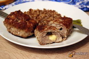 Мясные зразы с сыром и сливочным маслом