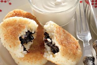 Зразы из рисовой каши на молоке с черносливом