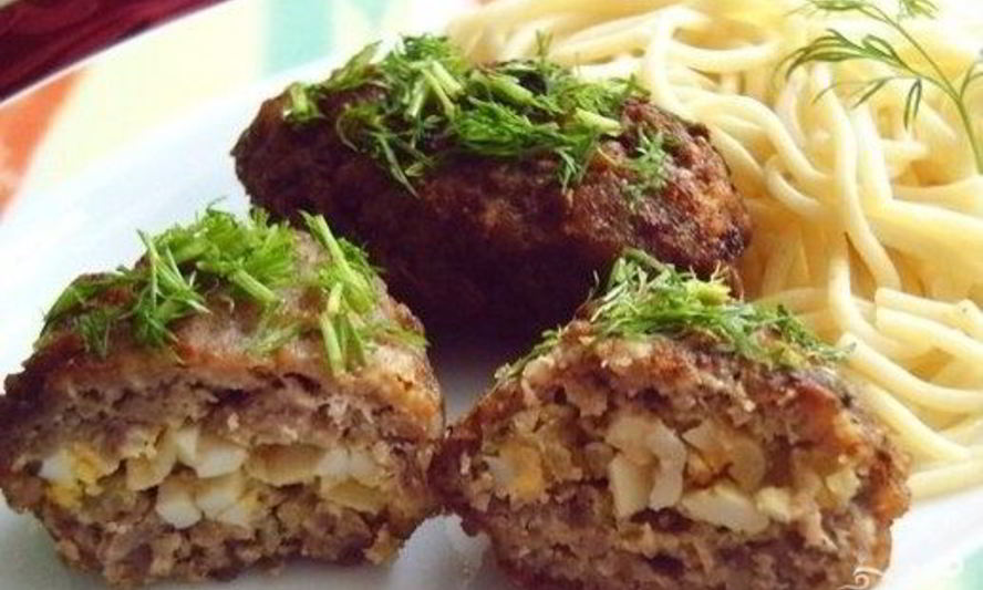 Рецепт зразы с яйцом и луком