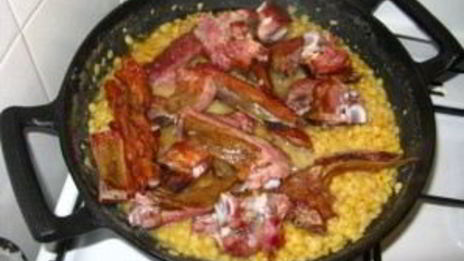 гороховая каша с копчеными ребрышками