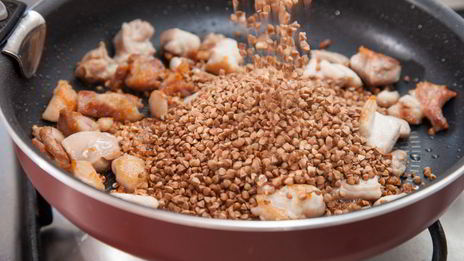 гречка по-купечески с курицей и зеленым луком