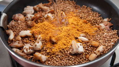 гречка по-купечески с курицей и зеленым луком