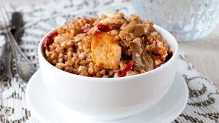 Гречка по-купечески с мясом в сковороде