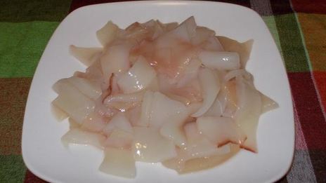 гречка с кальмарами и луком-пореем в горшочке