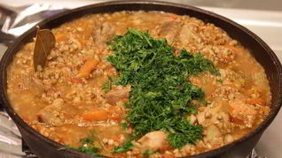 Гречка с мясом и томатами по-купечески