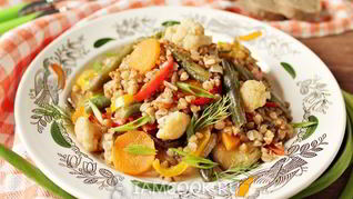 Гречка с овощами на сковороде