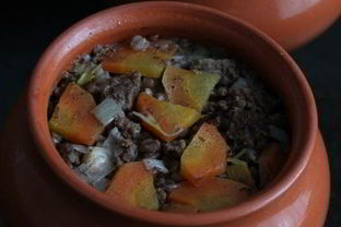 Гречневая каша с фаршем в горшочках