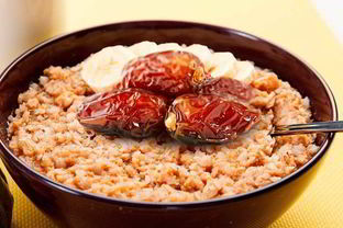 Гречневая каша с финиками и халвой