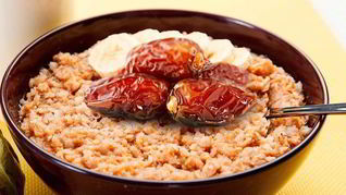 Гречневая каша с финиками и халвой