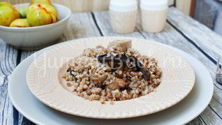 Гречневая каша с мясом и грибами в мультиварке