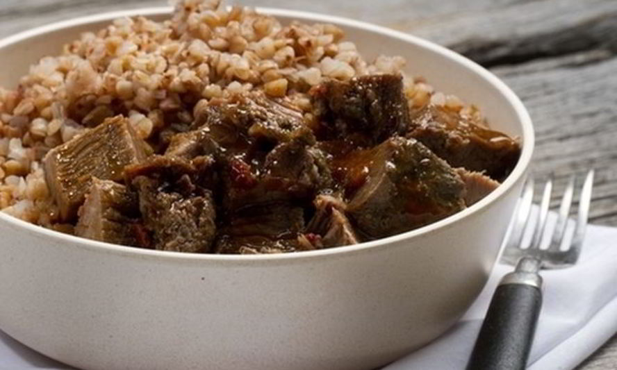 Рецепт гречневая каша с пряной говядиной и черносливом