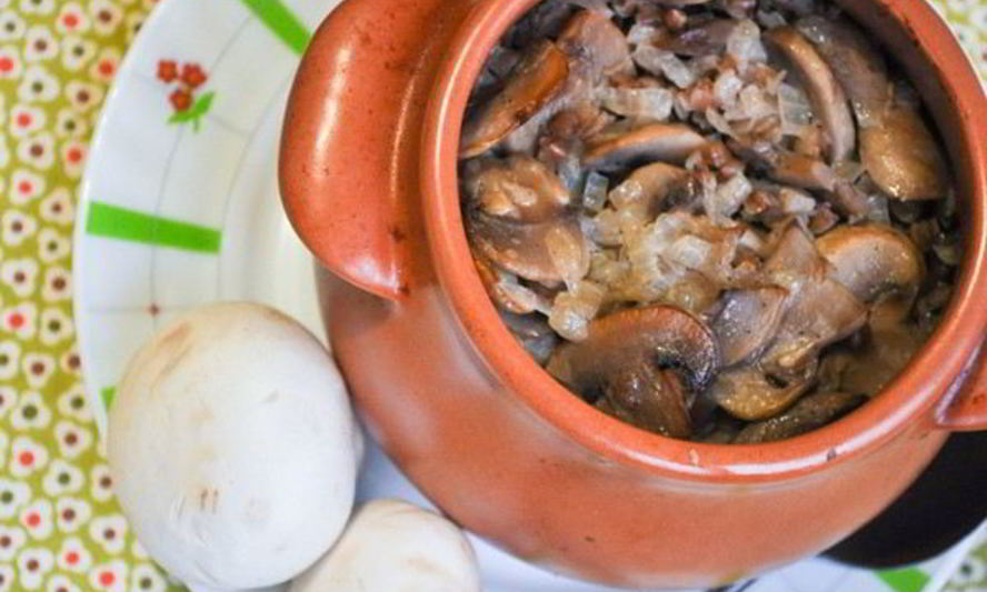 Рецепт классическая гречка с грибами в горшочке