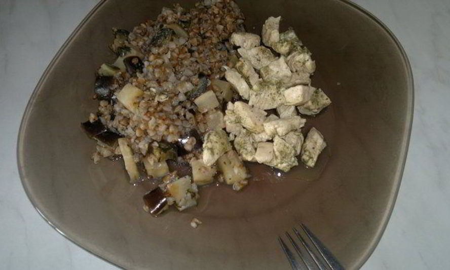 Рецепт куриные грудки с шалфеем и гречка с сельдеерем и баклажаном