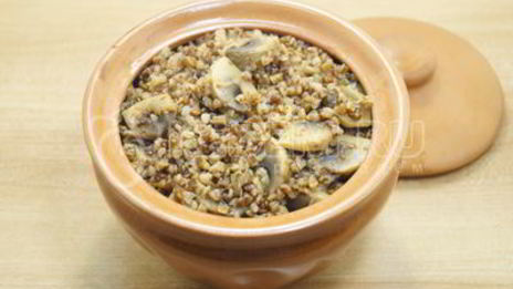 постная гречка с грибами в горшочке