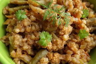 Зеленая гречка с овощами