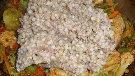 зеленая гречка с овощами