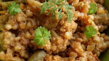 зеленая гречка с овощами