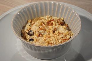 Каша из киноа с орехами и сухофруктами