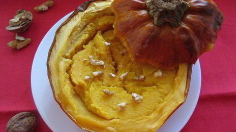 каша из тыквы в тыквенном горшочке с грецкими орехами